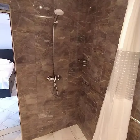 Zana * Stari Grad (Hvar)